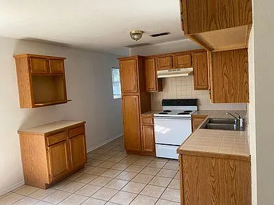 510 Brentwood Dr — Photo 3