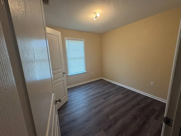 1819 Hazel Dr — Photo 6