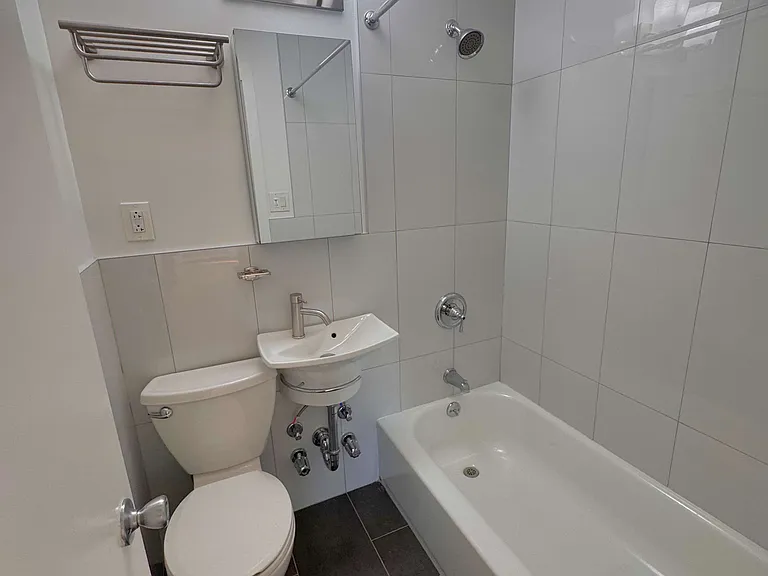 135 W 75th St #5R — Photo 7