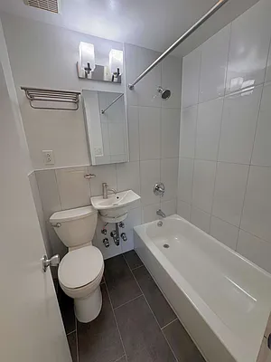 Bathroom, photo 1