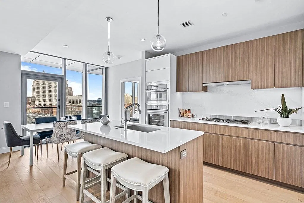 2 bed, 1400 sqft, $7,200 — Photo 1
