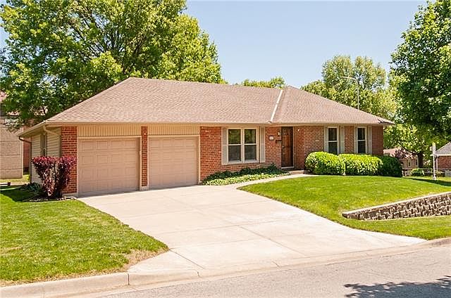 1st image of 3829 S Rogers Cir