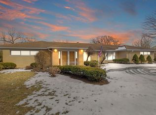 41 Windsor Dr, Oak Brook, IL 60523