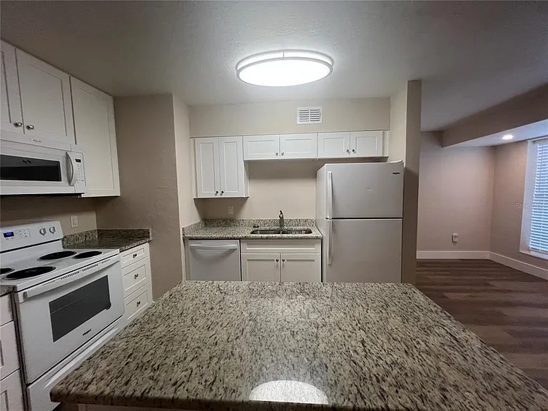 2472 Picnic St — Photo 5