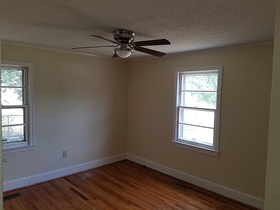 4th image of 1370 Schley St NE