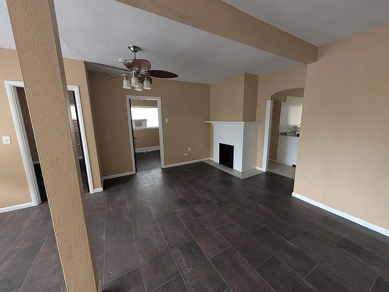 407 Engman St #B — Photo 11