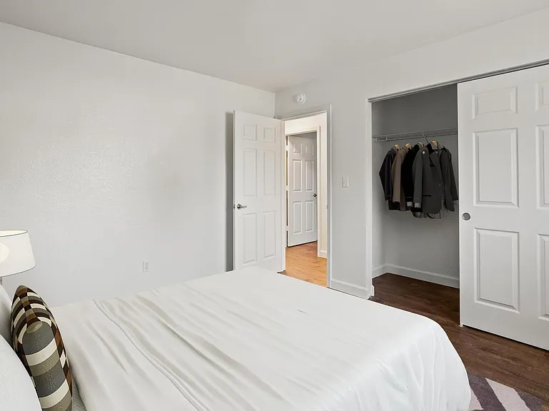 Green Door Apartments — Photo 110