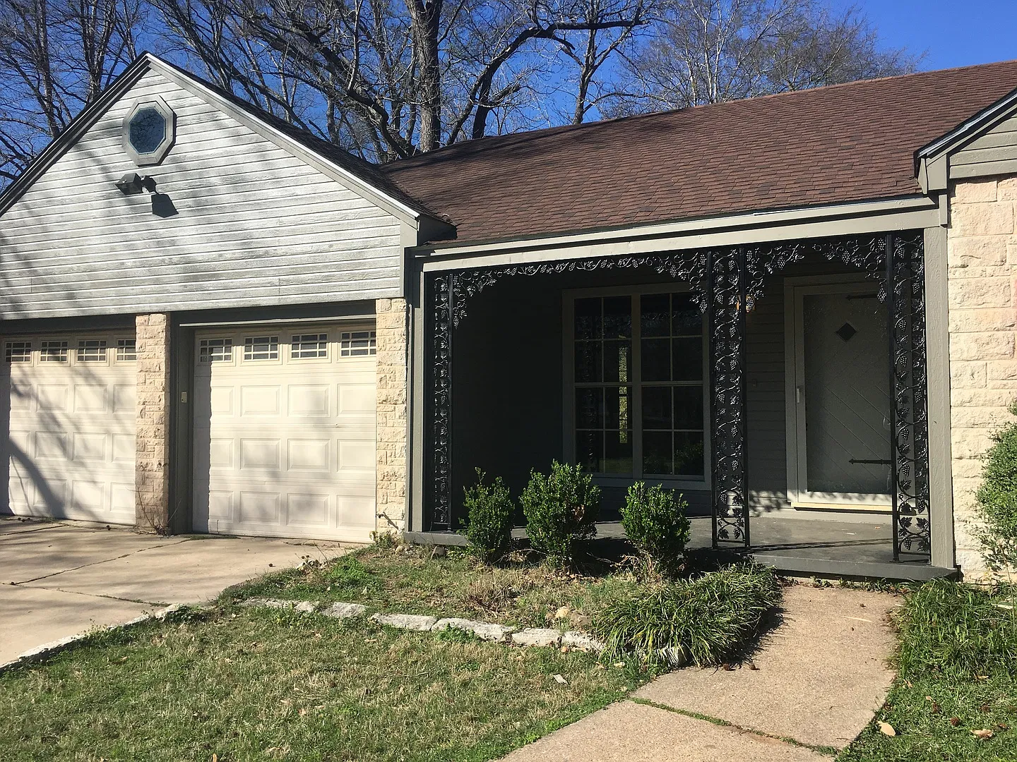 2/1 Fenced Yard KISD — Photo 1