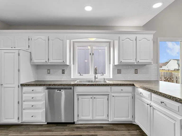 1600 NE Harvest Ln — Photo 13