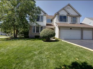 1524 Trailwood Dr, Crystal Lake, IL 60014