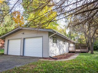 221 Bounty Dr NE, Poplar Grove, IL 61065