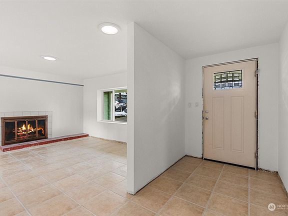 5th image of 1221 Thomas Ave