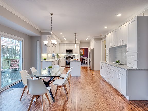 3rd image of 1018 Sunbury Lake Dr