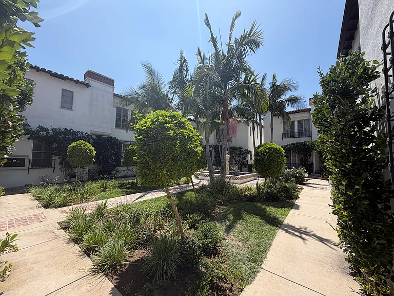 1047 S Orange Grove Ave #1 — Photo 45