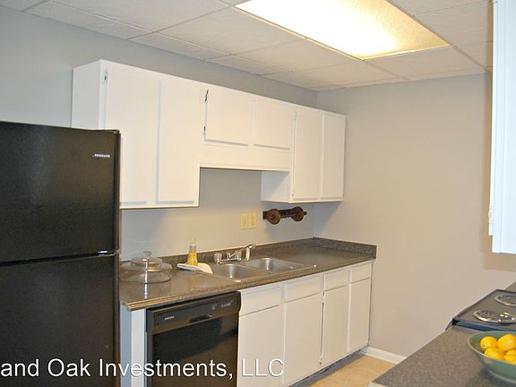 4th image of 303 Hillsboro Ln