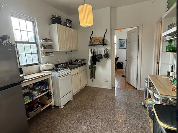 594 Driggs Avenue image 2 of 6