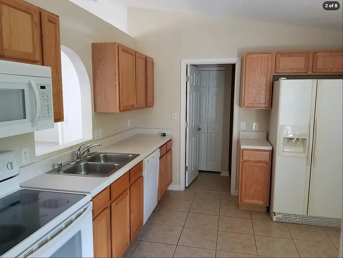 3 bed, 1264 sqft, $1,900 — Photo 2