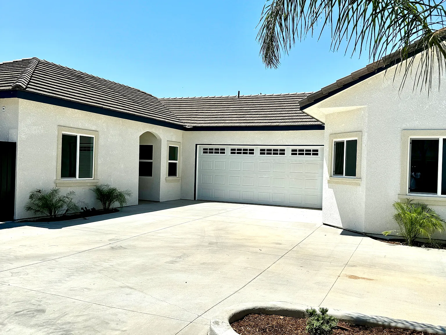 3 bed, 1270 sqft, $2,350 — Photo 1
