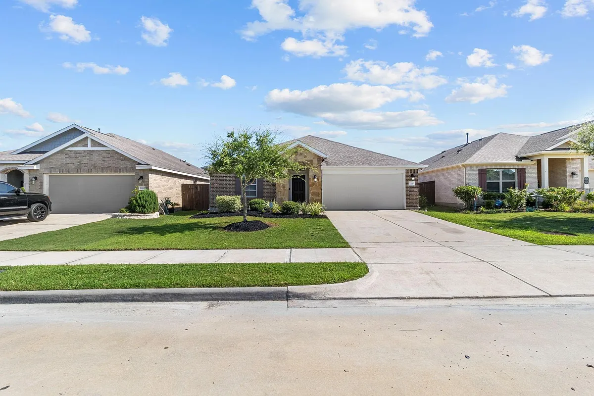Building Photo - 2218 Levant Ln
