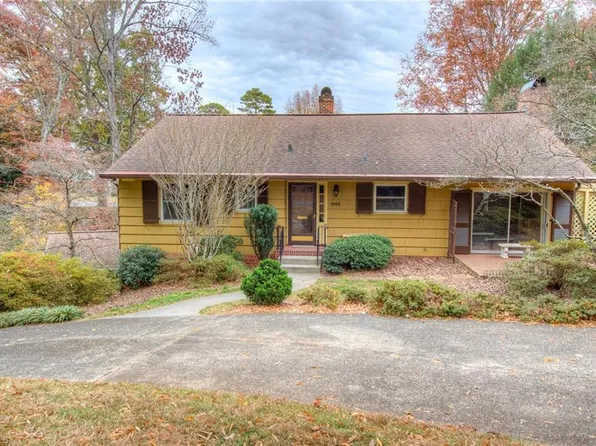 1055 Deepwood Ct, Winston Salem, NC 27104