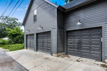 1st image of 205 W 1st Ave
