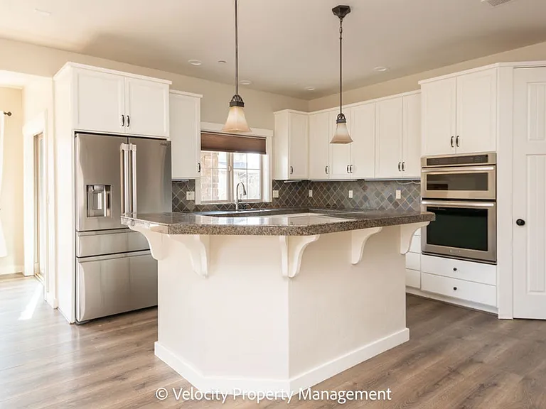 600 SW Otter Way — Photo 14
