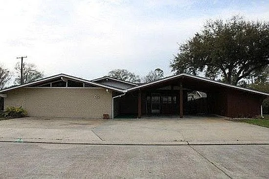 Building Photo - 212 Wildwood Dr