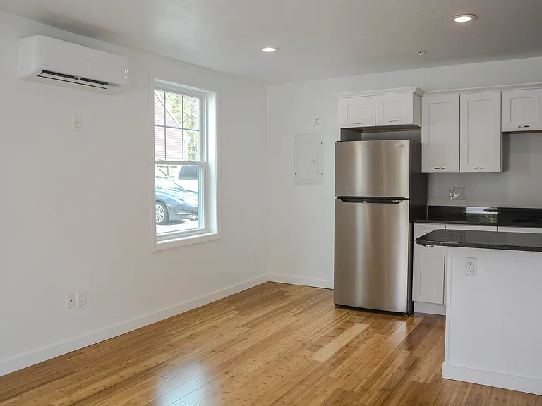 423 Main St #1 — Photo 2