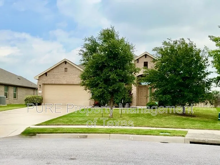 1019 Granbury Cv — Photo 1