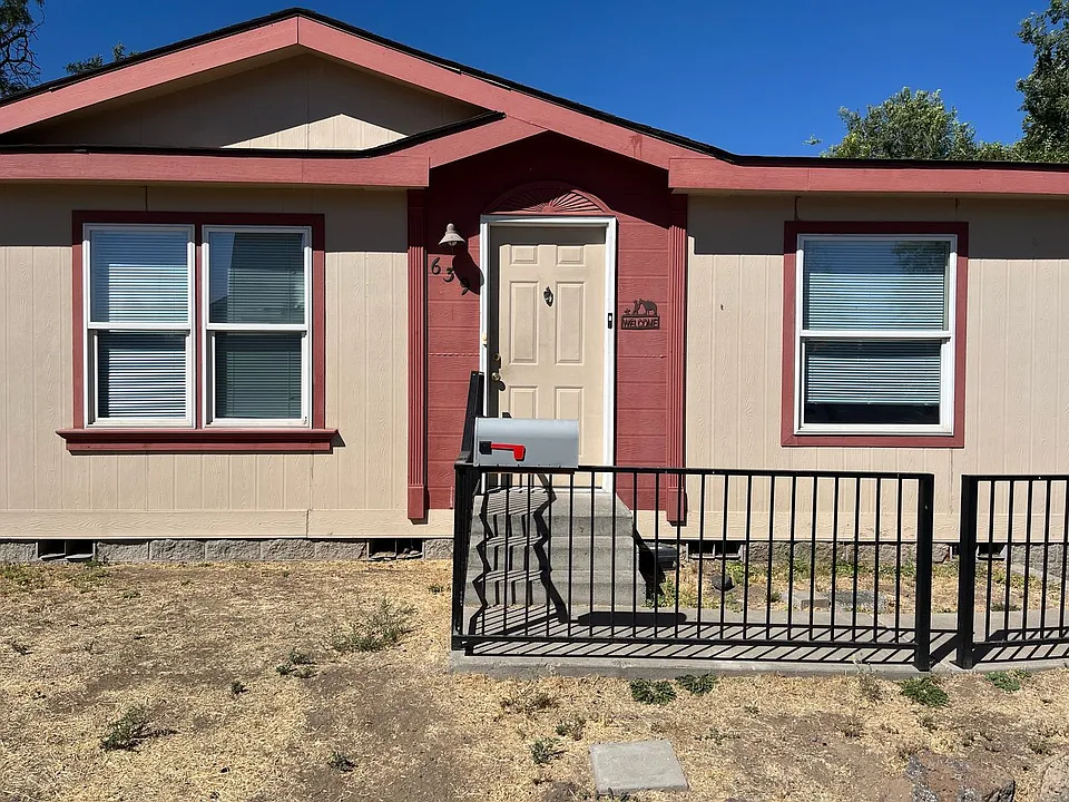639 SE Evergreen Ave