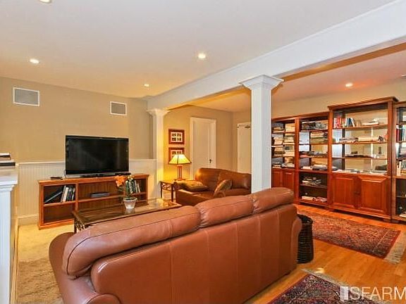 3rd image of 512 Dewey Blvd