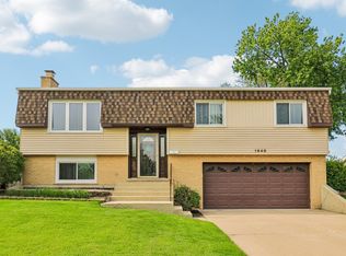 1640 Wadham Pl, Wheaton, IL 60189