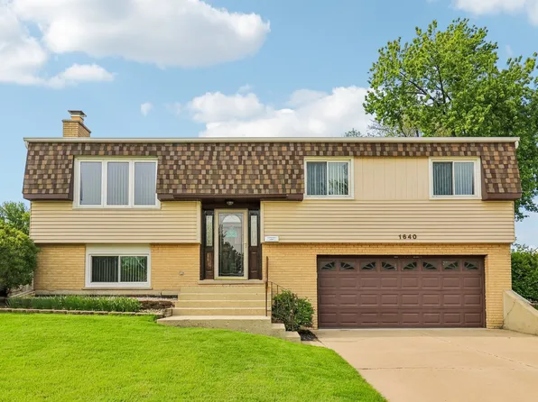1640 Wadham Pl, Wheaton, IL 60189
