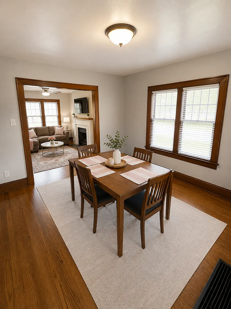 4-Bedroom Home Near Campus with Off-Street Parking — Photo 4