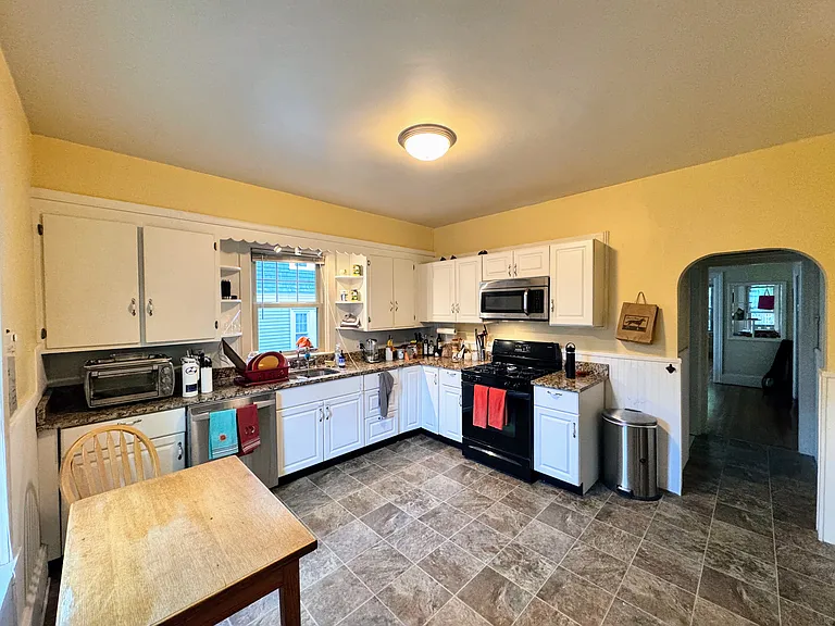 136 Larch St #2 — Photo 11