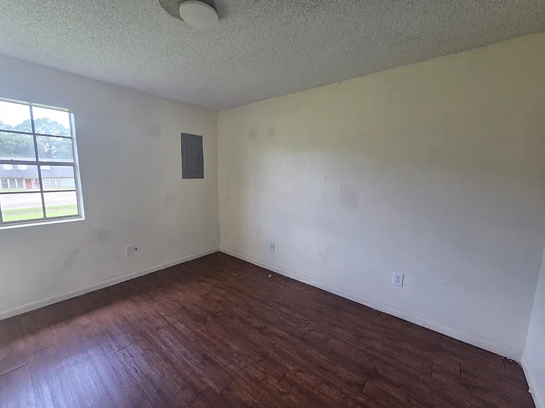 202 Belgium St #C — Photo 5