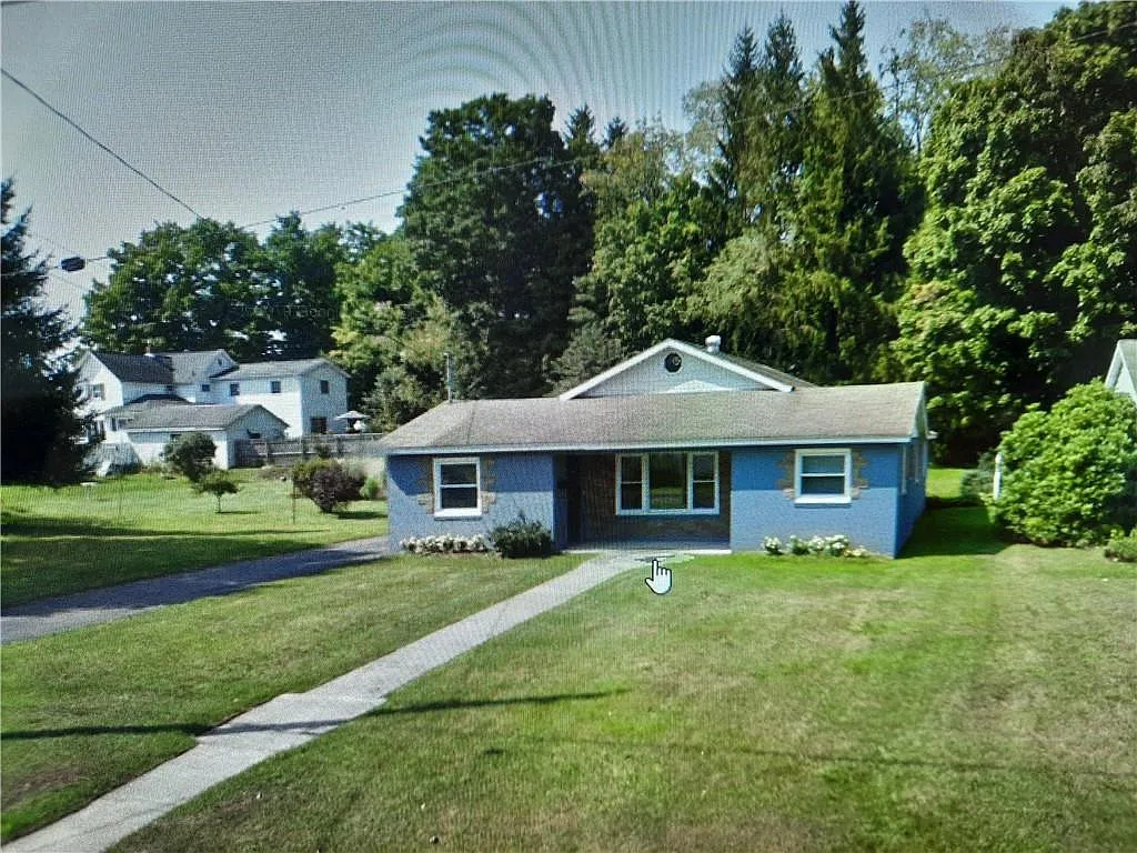 421 Marion St photo 1