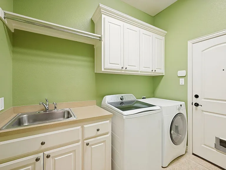4046 E Hill Dr — Photo 17