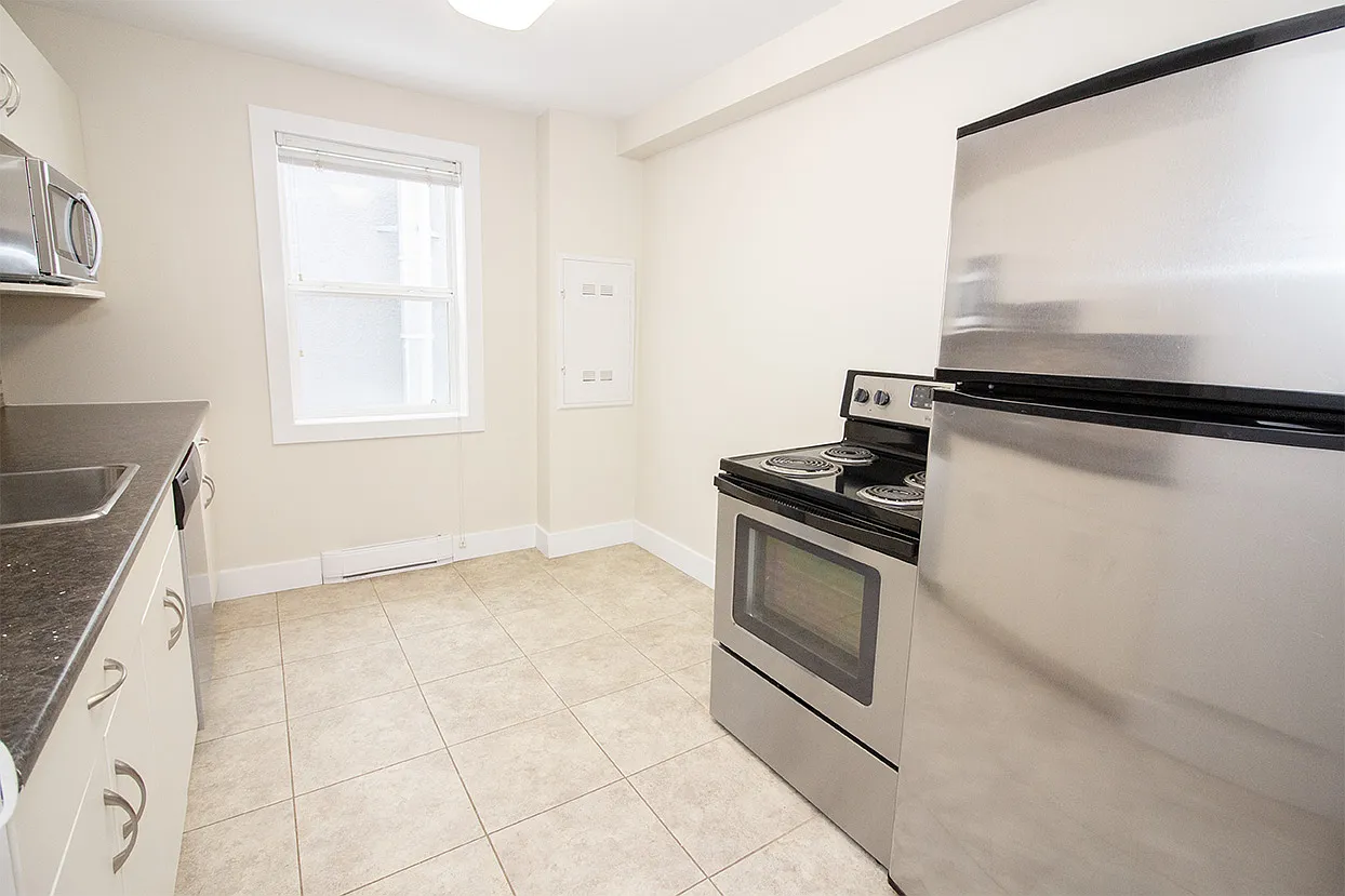 325 Enfield Crescent — Photo 2