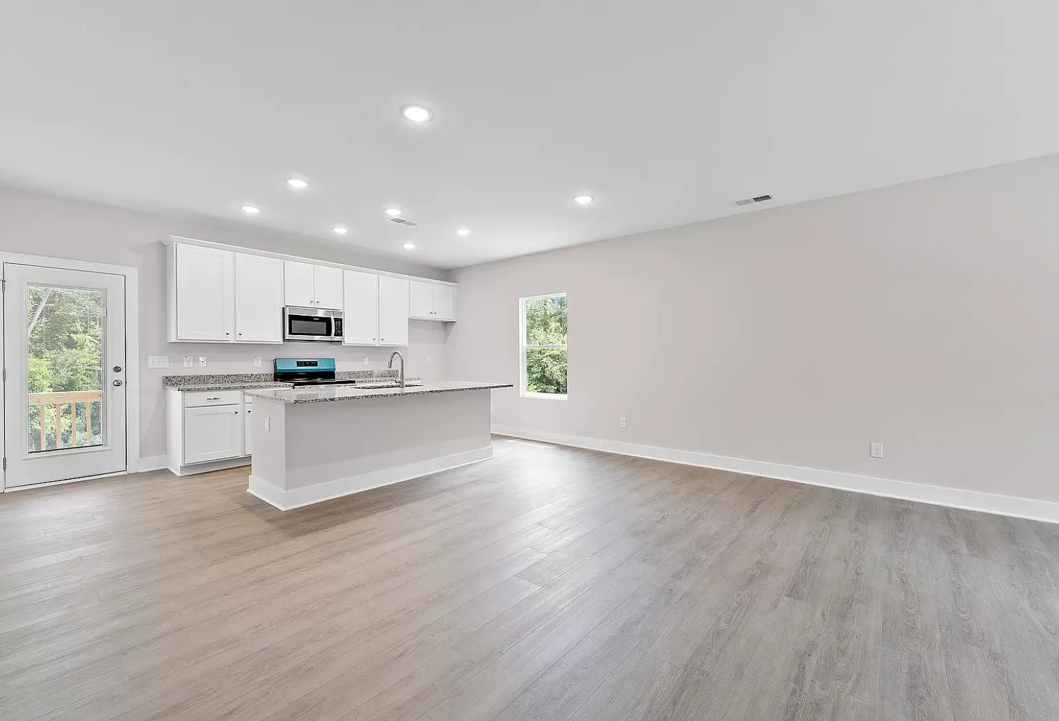 3 bed, 2.5 bath, 1490 sqft, $2,100 — Photo 3