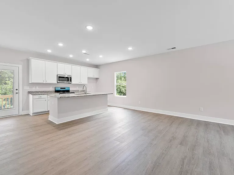 106 N Benjamine St — Photo 2