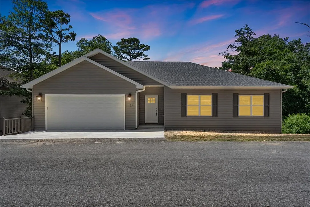 3 bed, 2.0 bath, 1890 sqft, $2,000 — Photo 1
