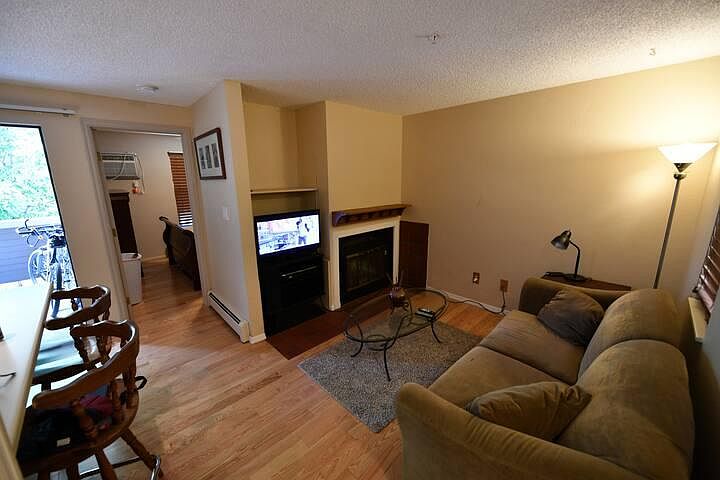 2nd image of 2301 Pearl St APT 43