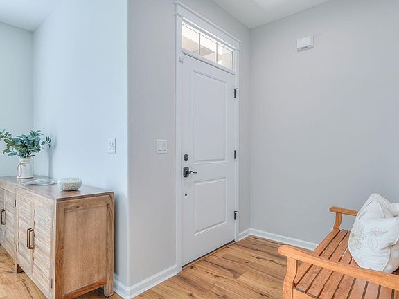 4th image of 20798 NE Sierra Dr