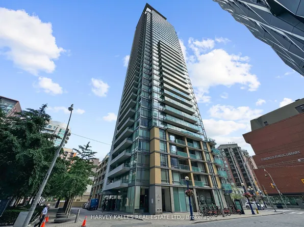 18 Yorkville Ave, Toronto, ON