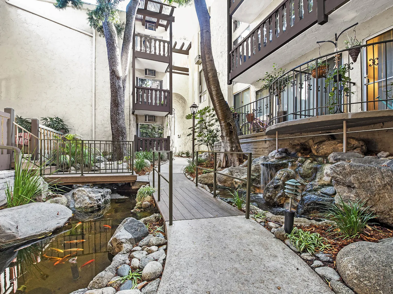 Mediterranean Village West Hollywood — Photo 2