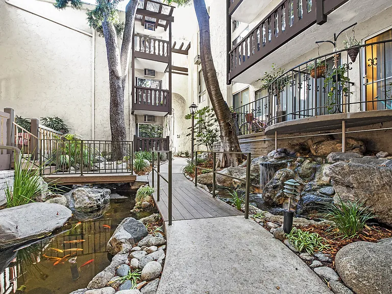 Mediterranean Village West Hollywood — Photo 2