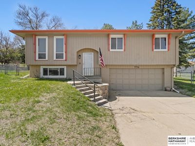 7714 Greenleaf Dr, La Vista, NE, 68128