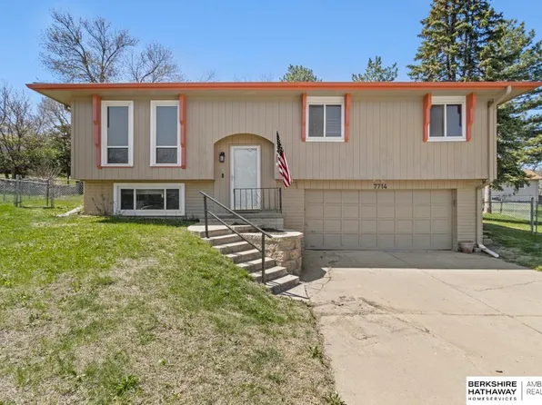 7714 Greenleaf Dr, La Vista, NE 68128
