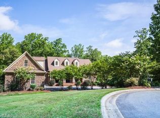 210 Coves End Ct, Belews Creek, NC 27009